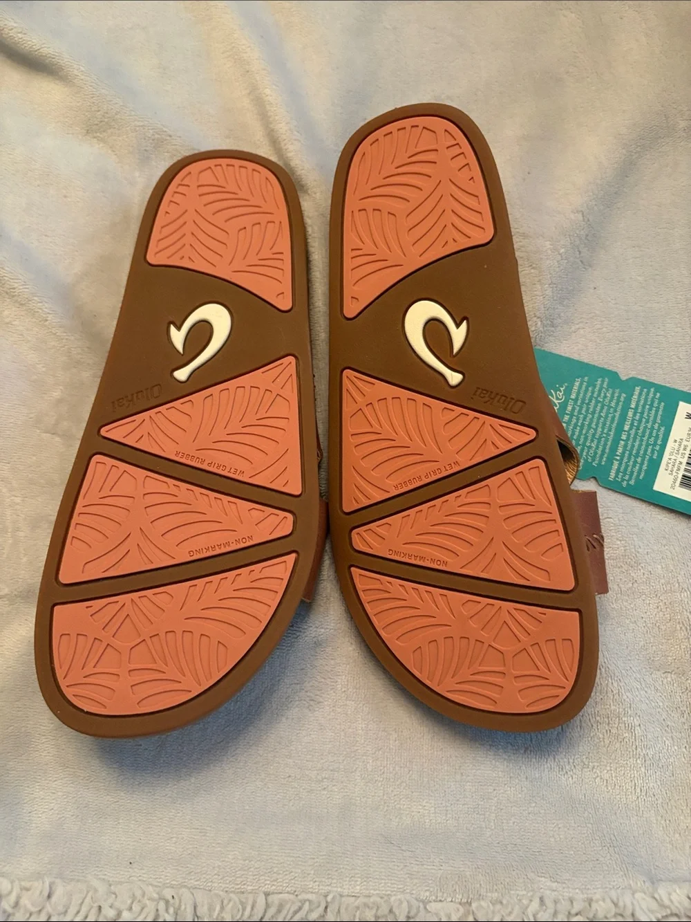 OluKai slip crisscross